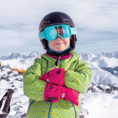 Barnfonden svalan flicka på bild